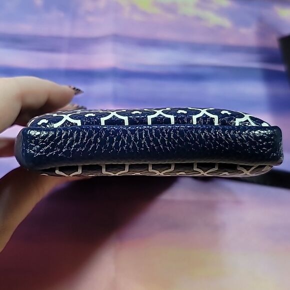 Disney Mickey Mouse Print D-Tech Electronics Zip Case with Wrist Strap - Picture 10 of 12